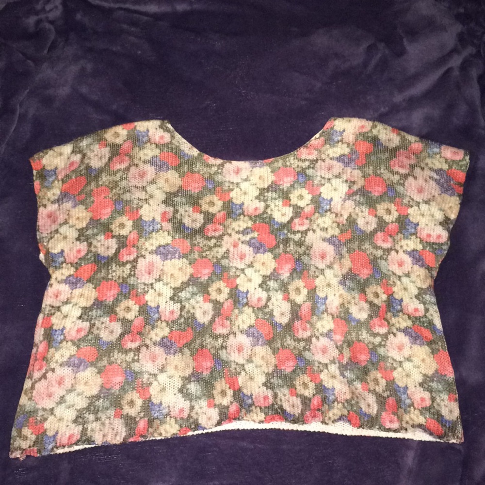 Bongo small loose fitting t-shirt sweater